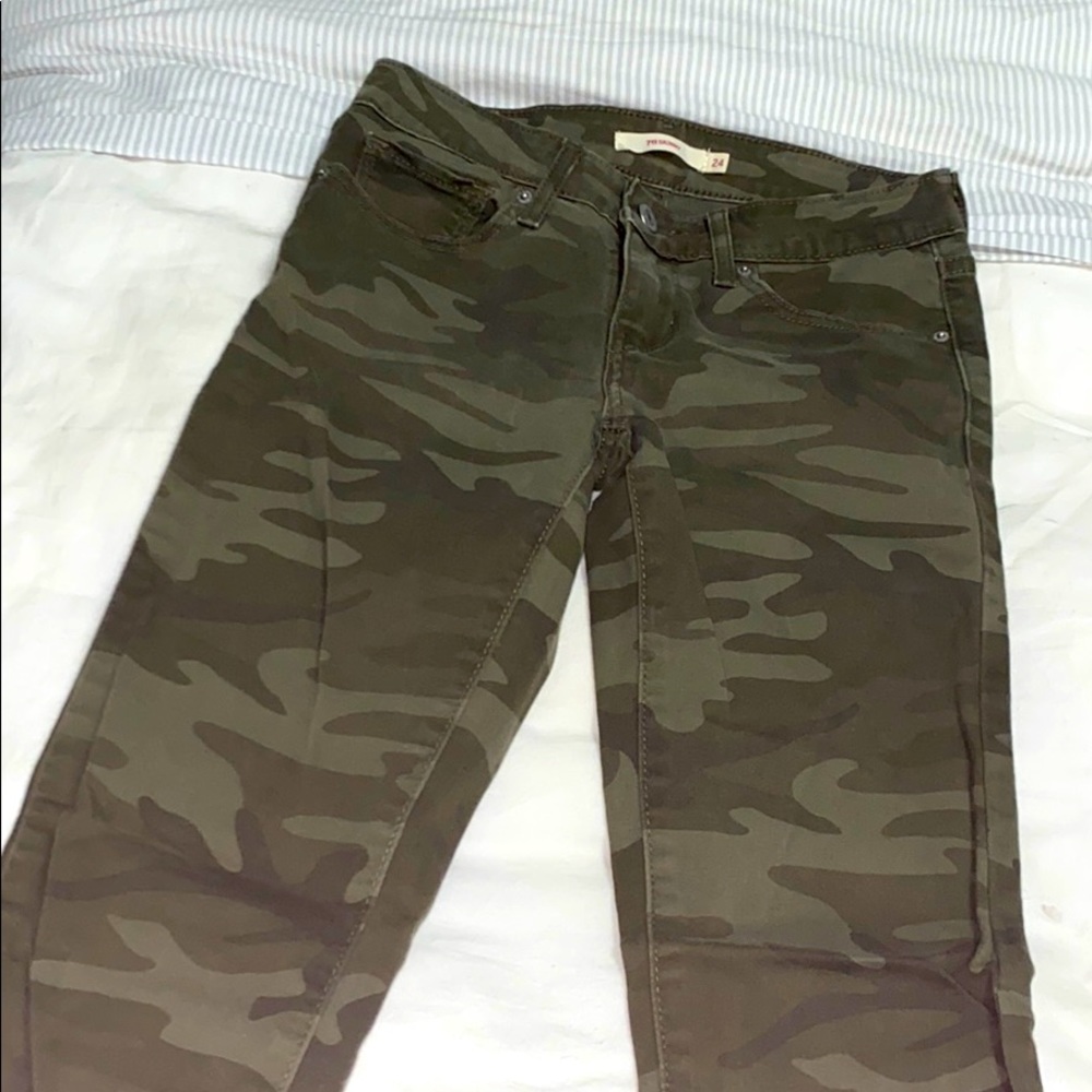 Levi camo pants